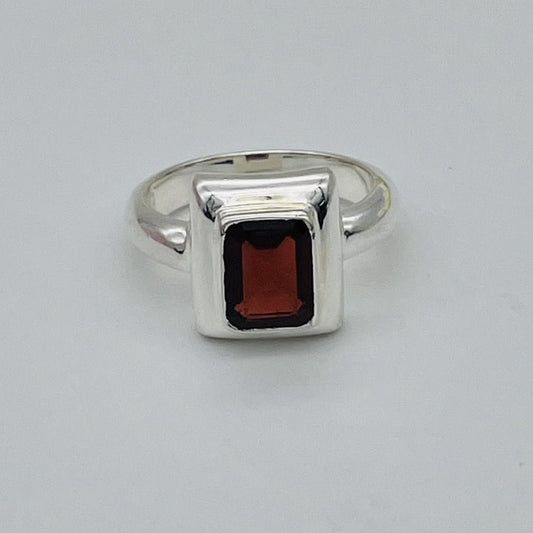 ST1715  Garnet Ring #7