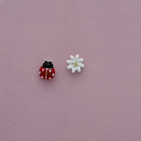 CH953ER Ladybug Flower