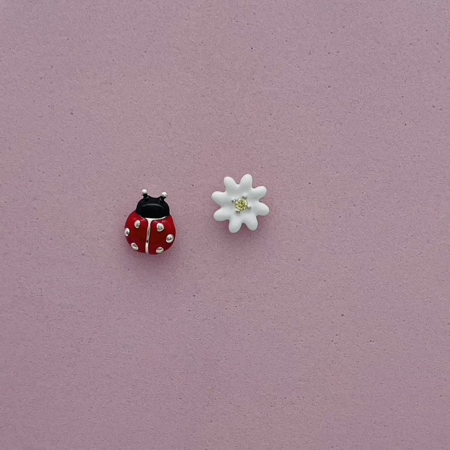 CH953ER Ladybug Flower