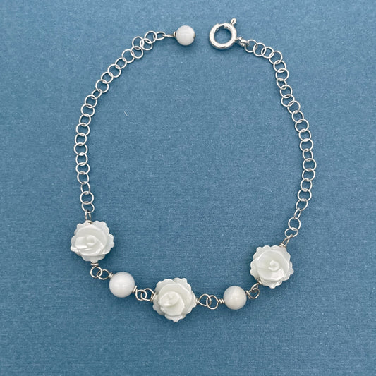 SH994BL White Mother of Pearl Flowers Bracelet 8"