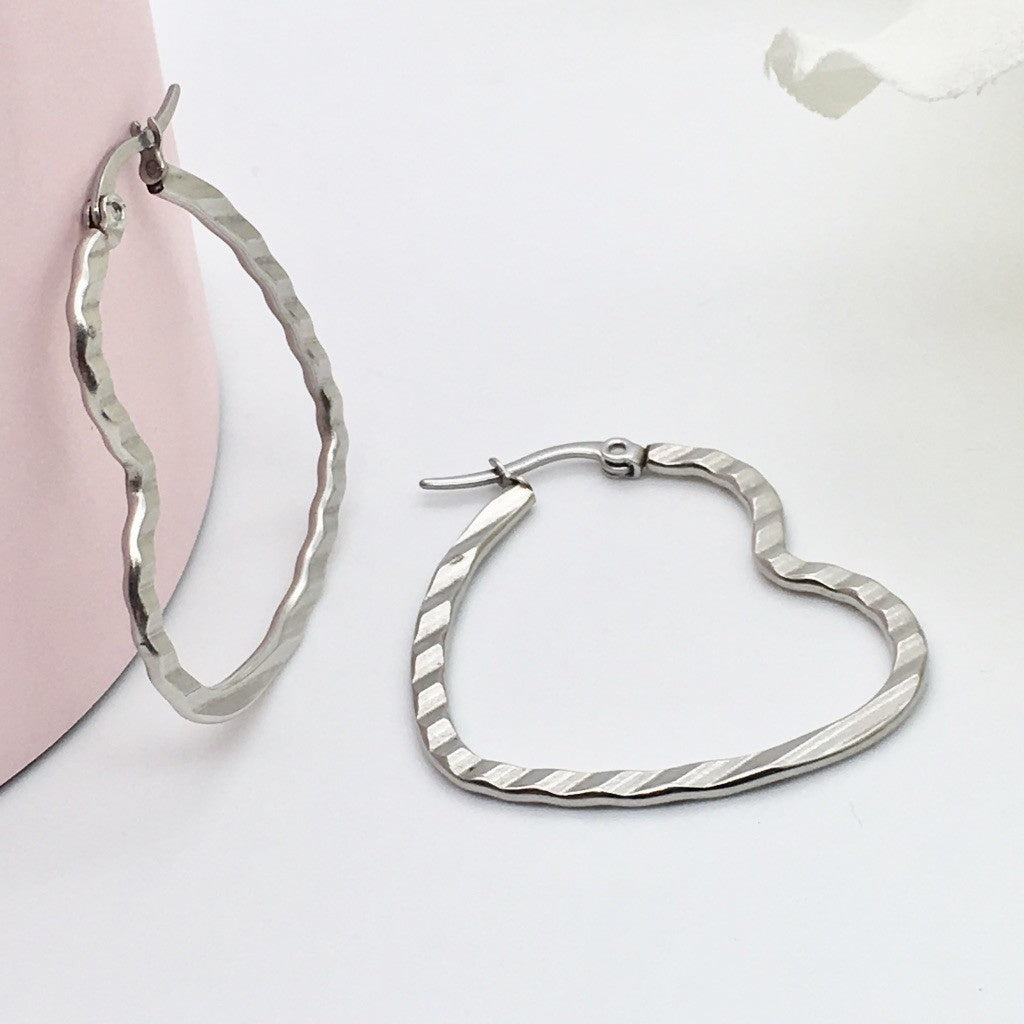 SS1178  35mmX30mm. Heart Hoops