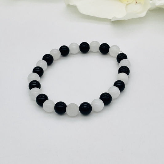 CH943 Snow Quartz & Onyx Bracelet  5.5"