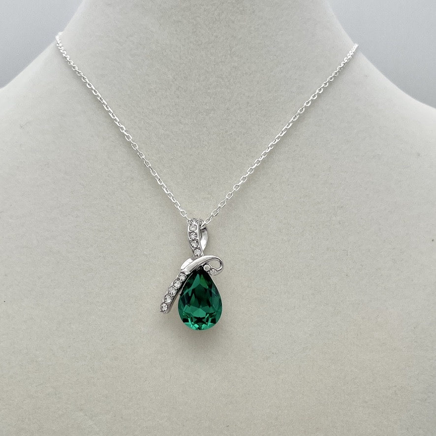 Z1471  18" Drop Necklace  Emerald