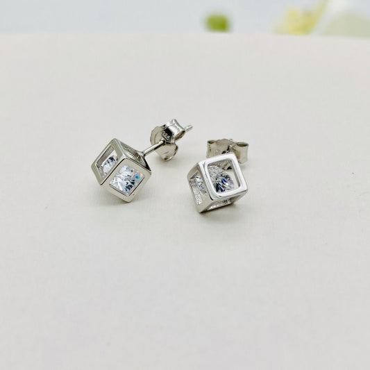 Z1462ER Cube Earrings  6mm