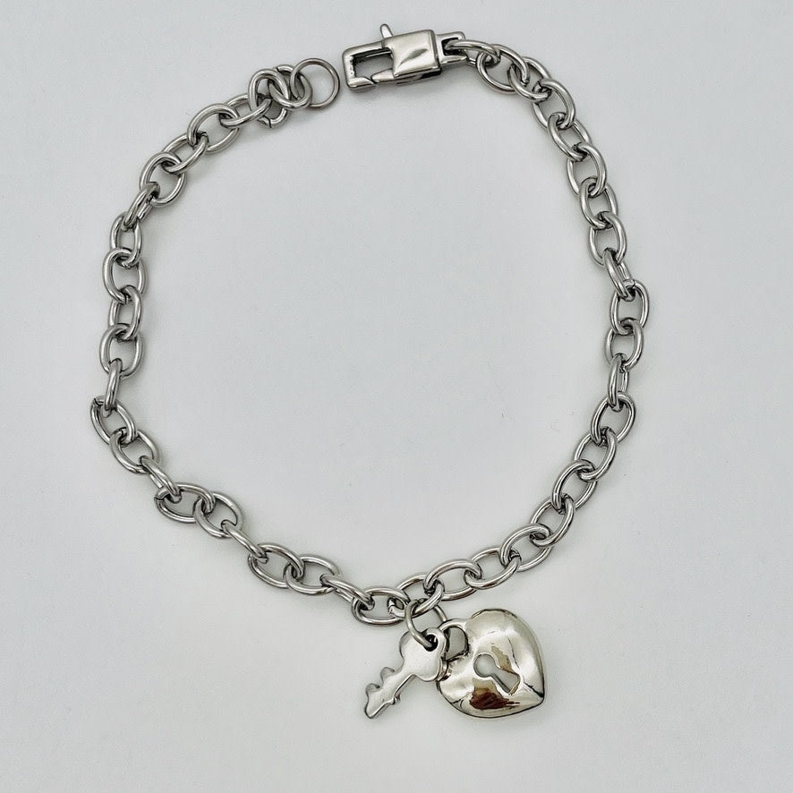 SS1501 8" Heart W/ Key Bracelet