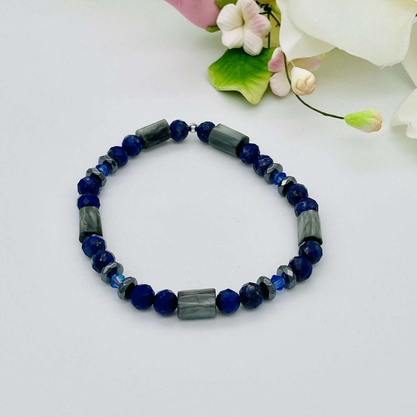 ST1543  8"  Lapis  & Hawk Eye Bracelet