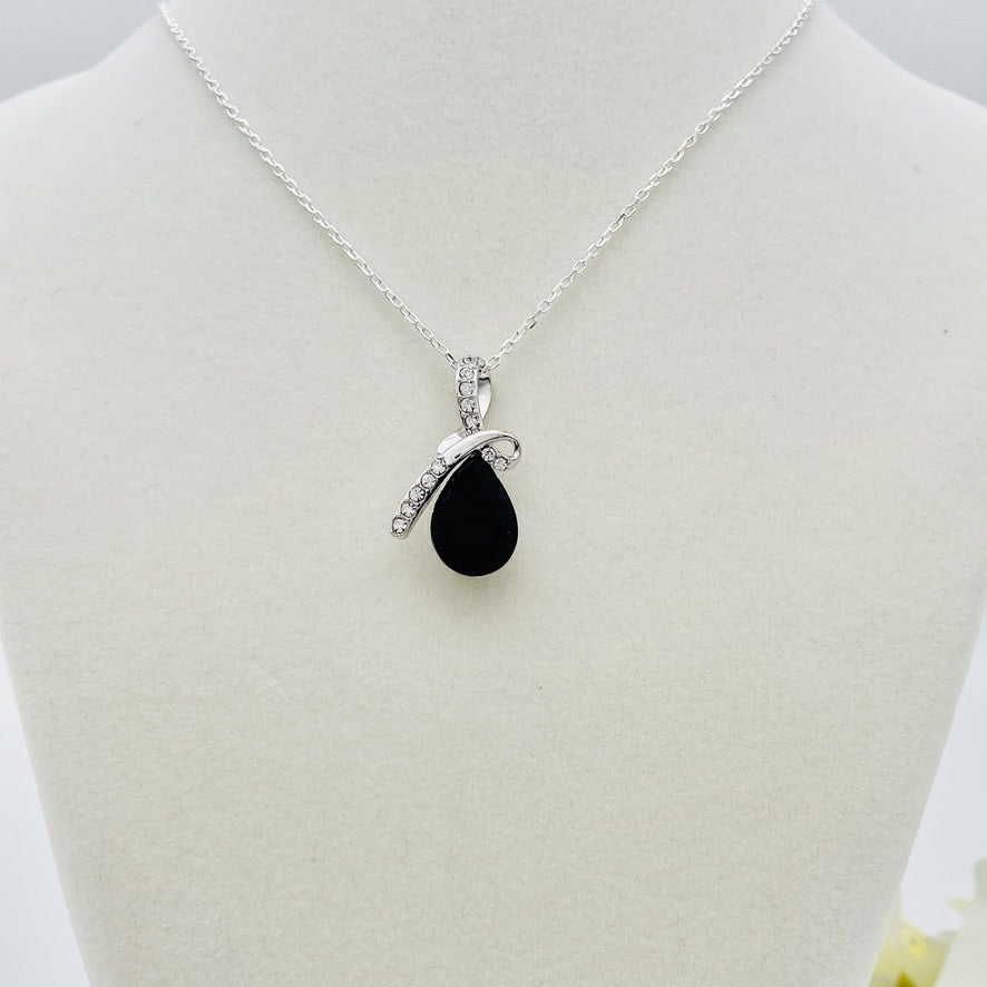 Z1471  18" Drop Necklace Black