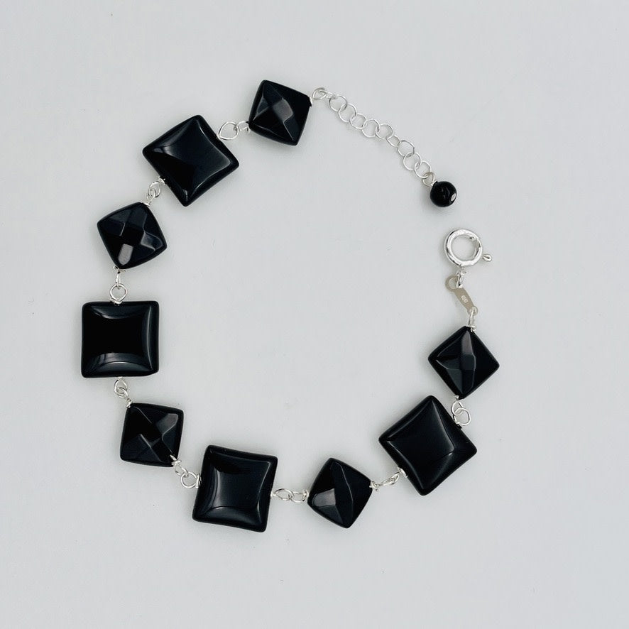 ST1578   Onyx Bracelet  8"