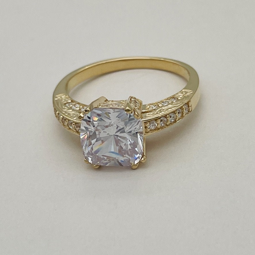 G-82 14K Gold  Engagement Ring #7 4.4 gr.