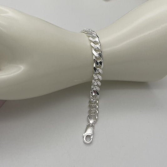 S1756BL Curb Link Bracelet 6.8mm. x 9"