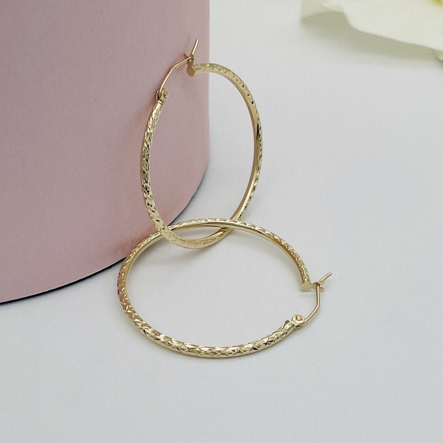 G143ER 14K Gold hoop earrings  1.5x35mm.