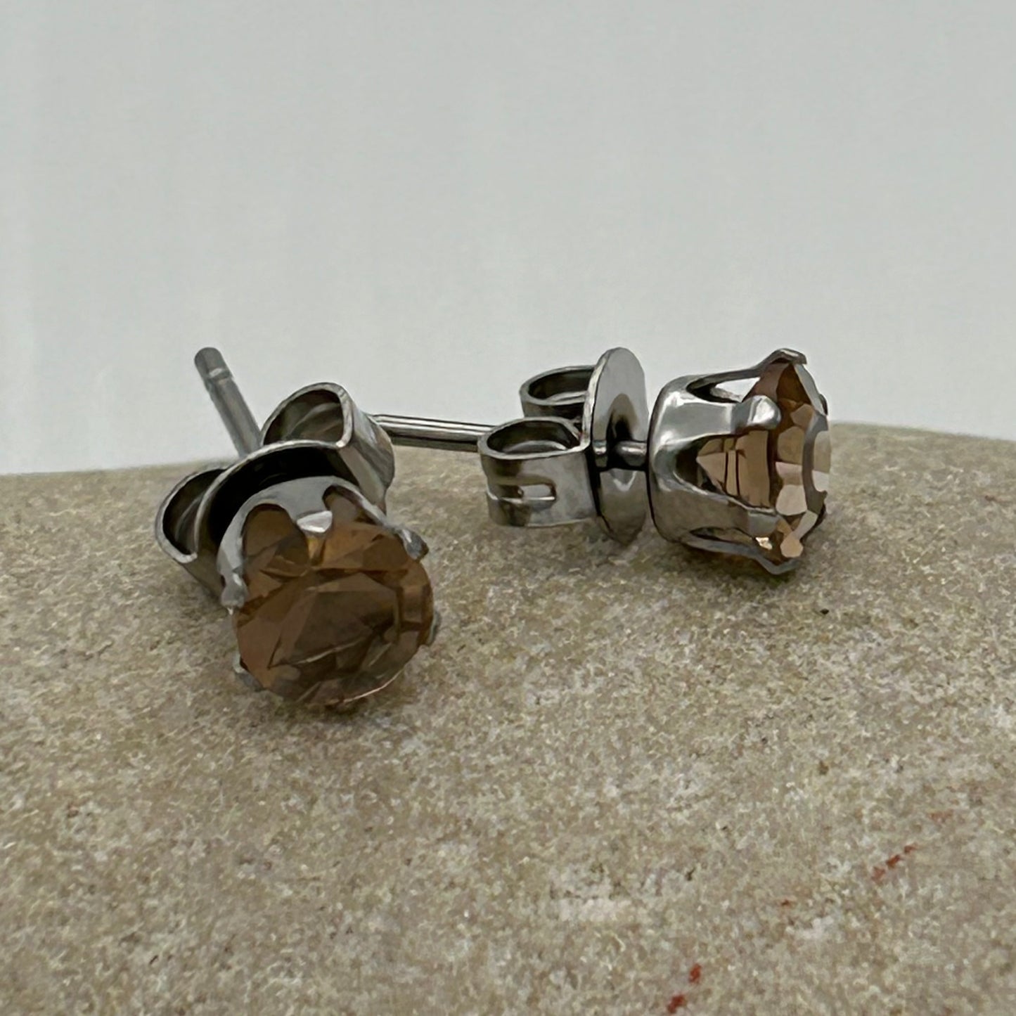 SS1314ER 5mm Brown Earrings