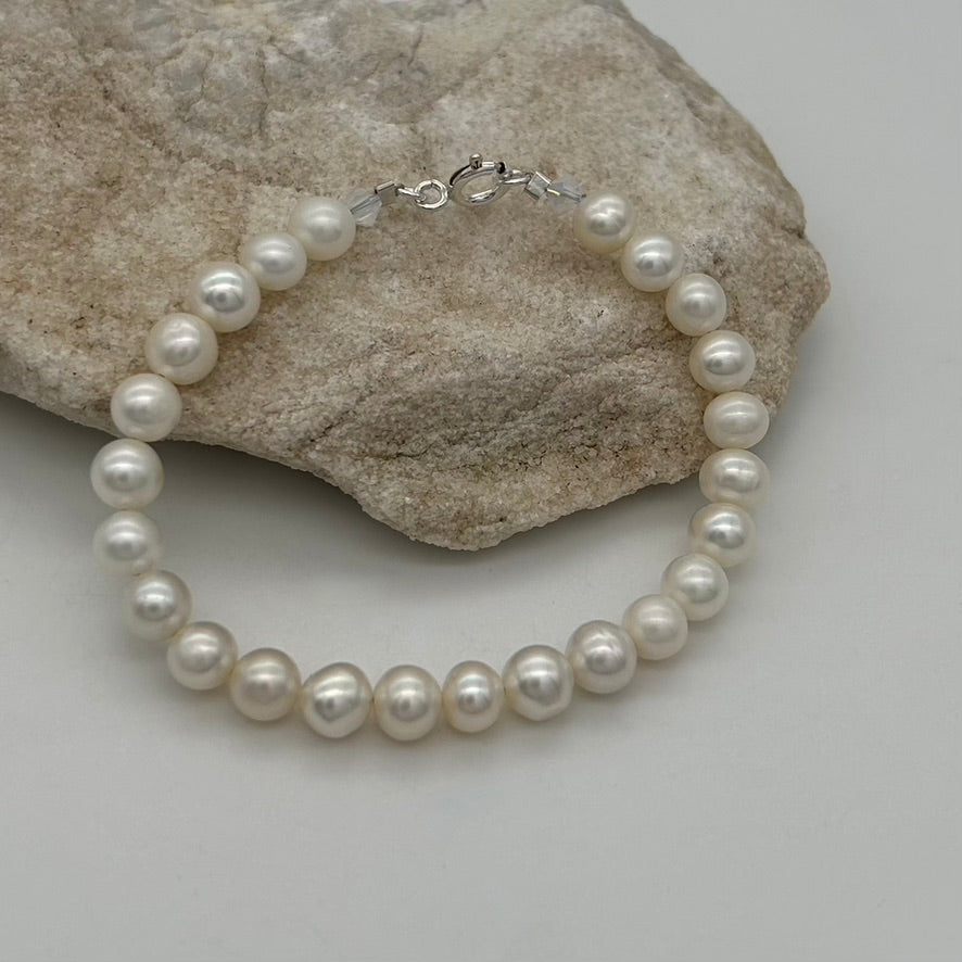 SH852 Fresh Water Pearls Bracelet 6mm. 7"