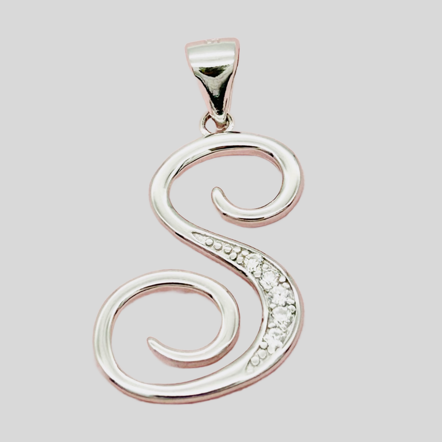 Z1866P Alphabet Pendant