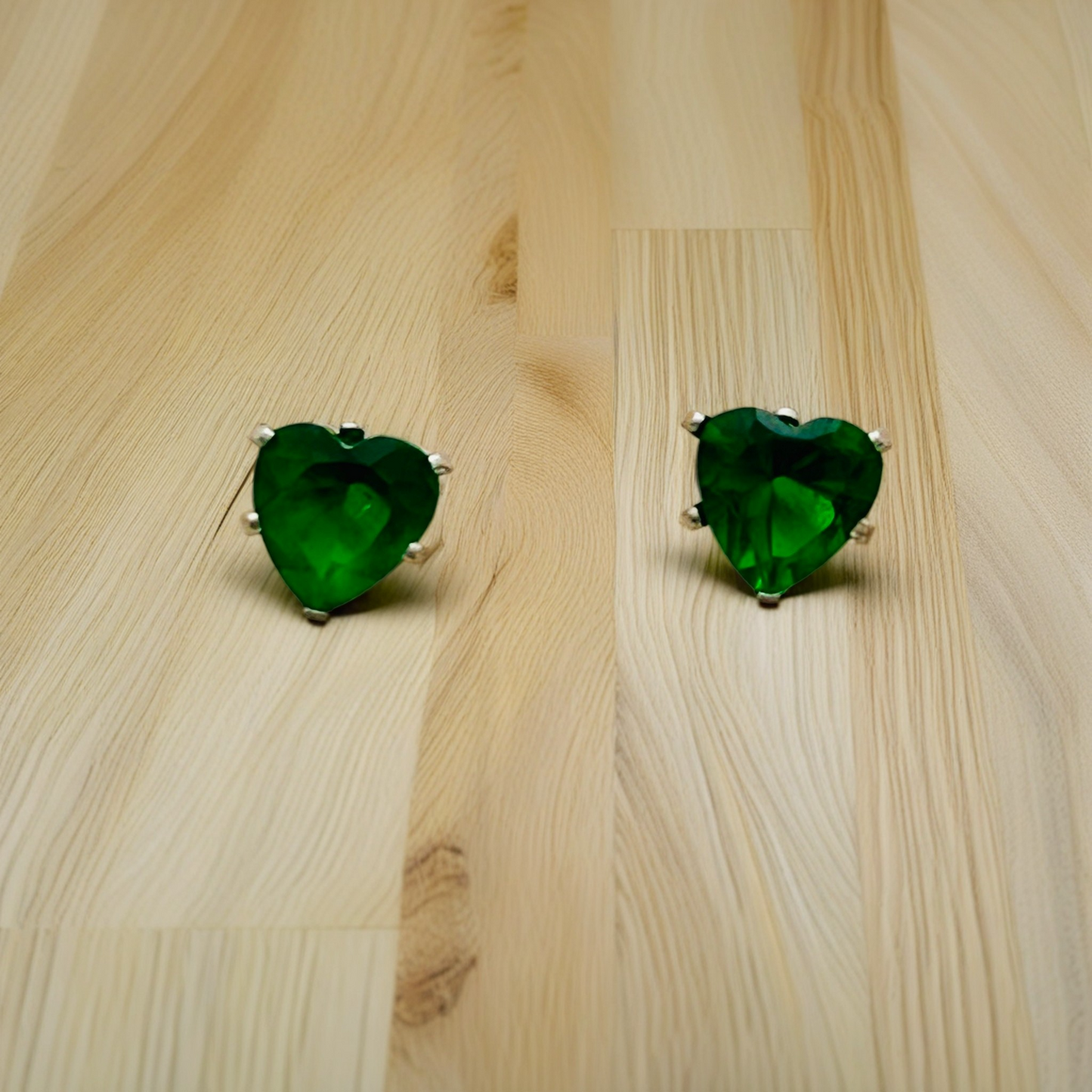 Z857ER Heart Earrings 5mm.