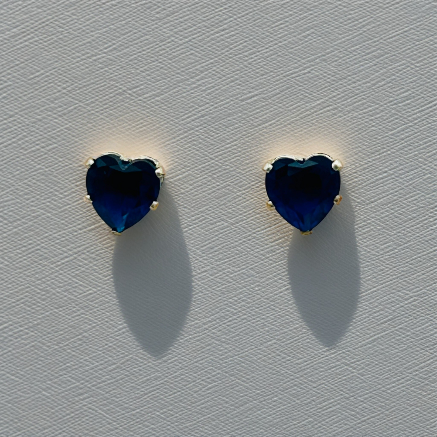 Z857ER Heart Earrings 5mm.