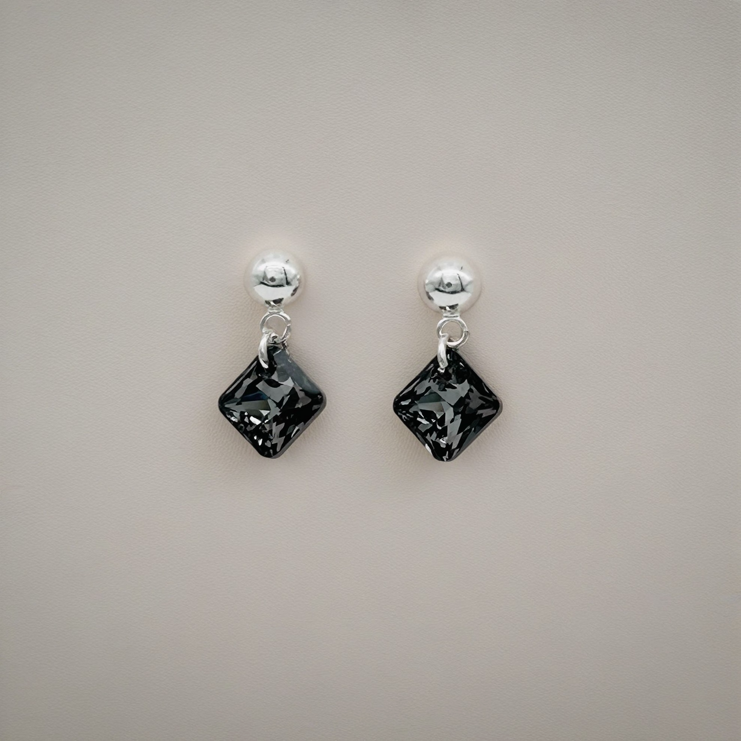 C1249ER Black Square Earrings