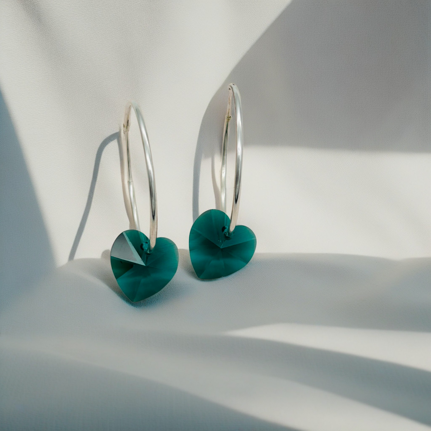 C1363ER Hoop Earrings With Emerald Heart 30mm