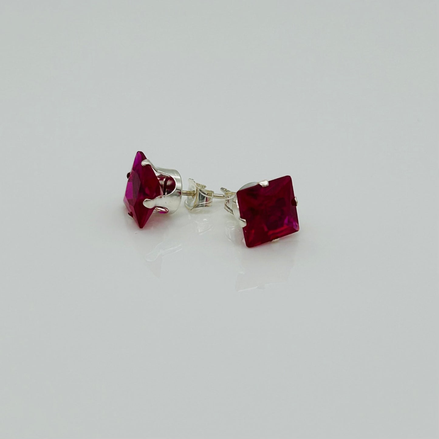 Z966 Square Post Earrings 8mm