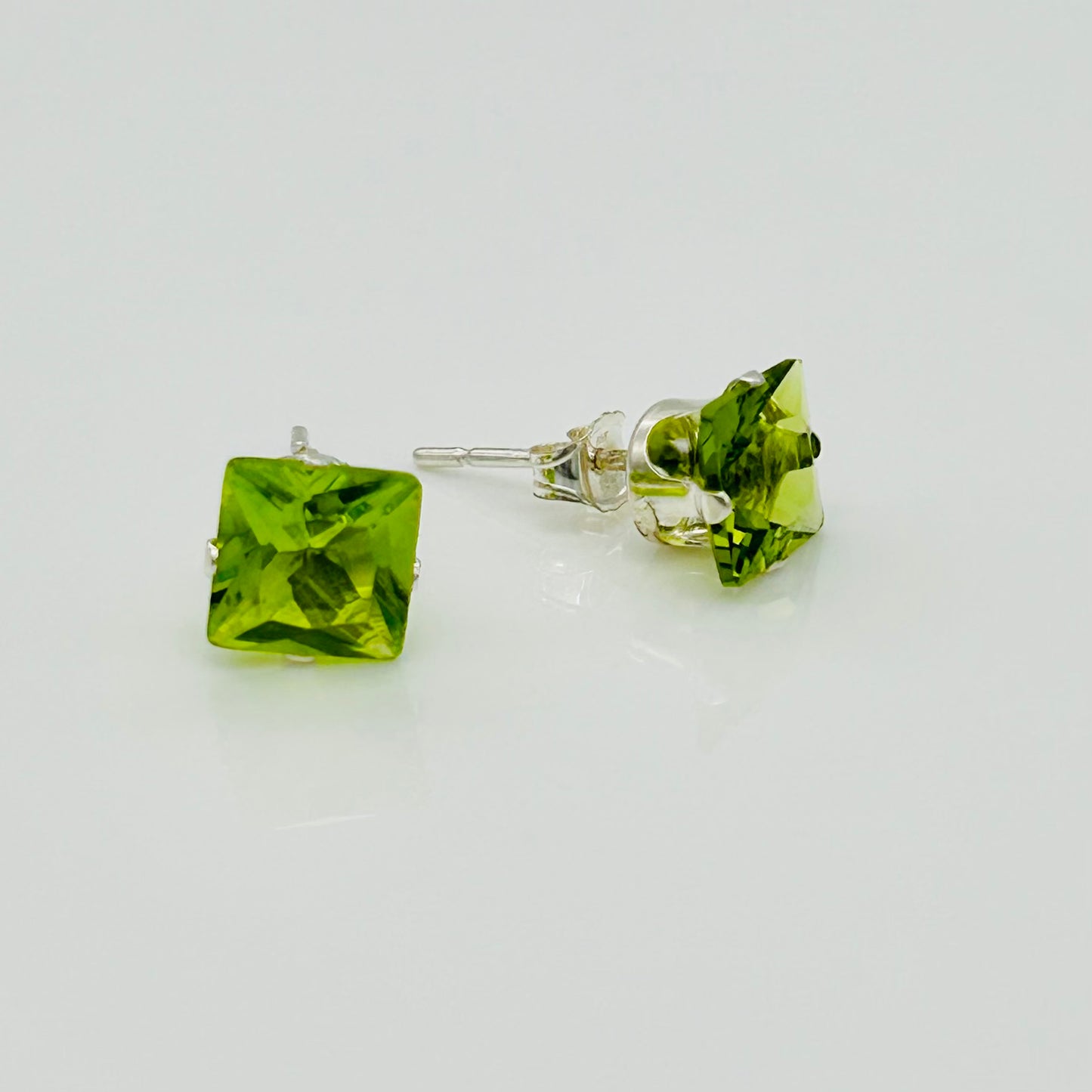 Z966 Square Post Earrings 8mm