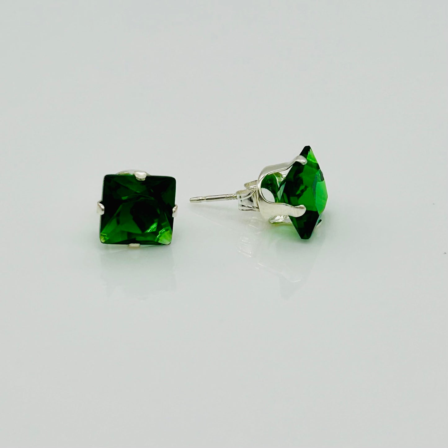 Z966 Square Post Earrings 8mm