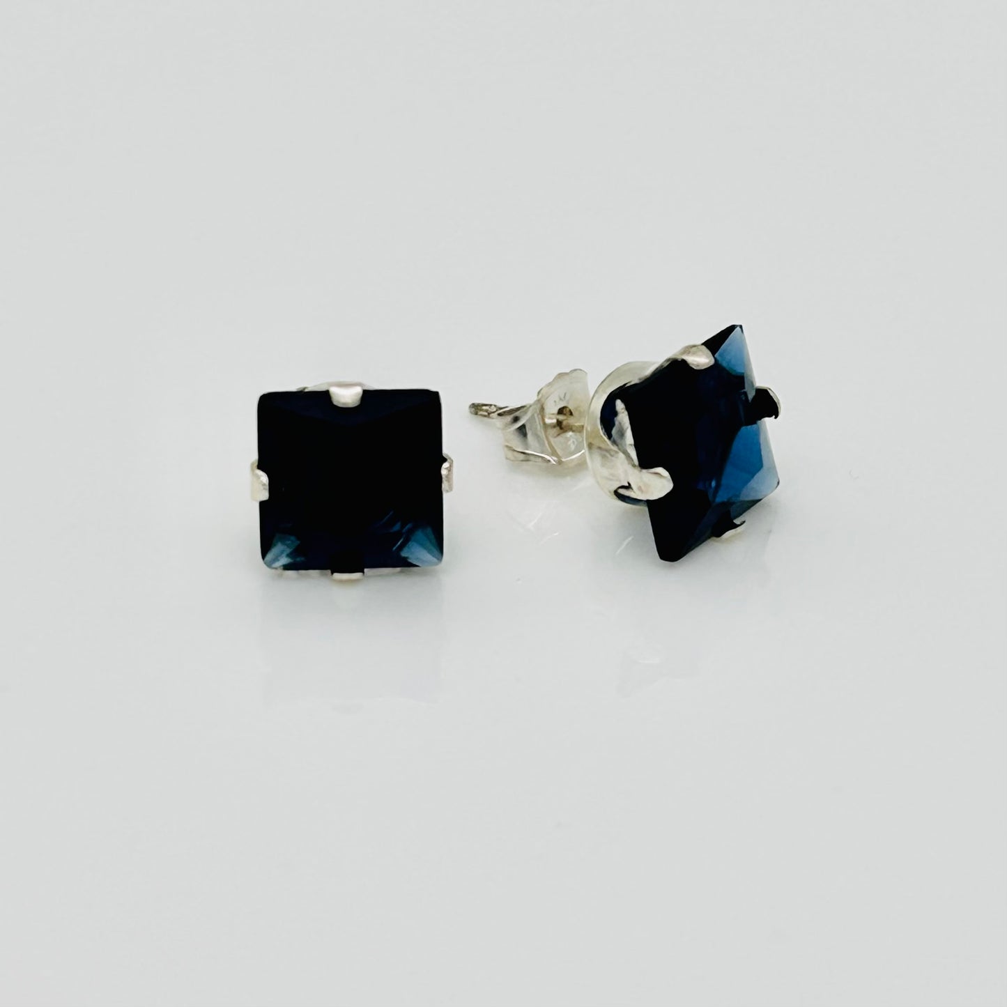 Z966 Square Post Earrings 8mm