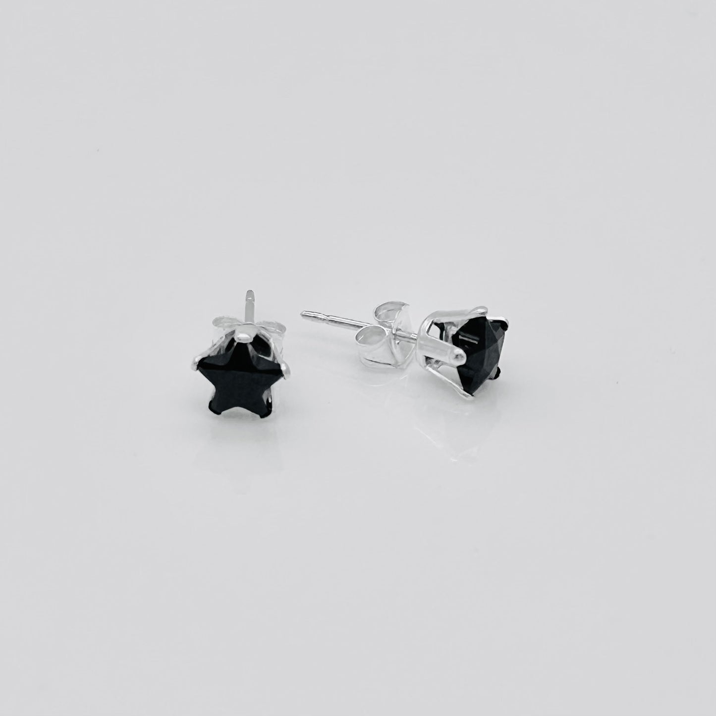 Z769 Star Post Earrings