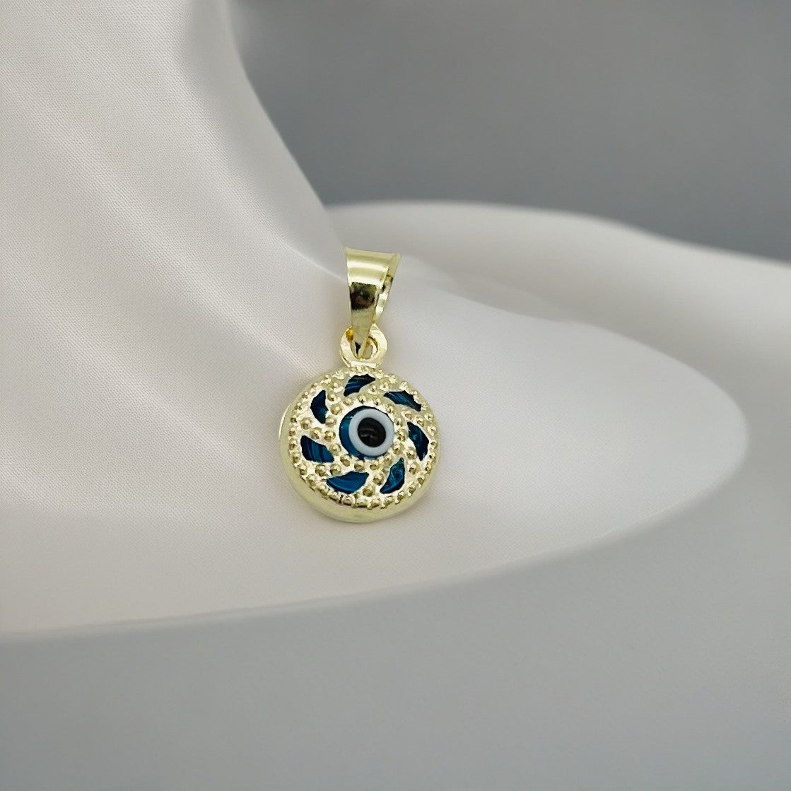 G404 14K Gold Eye Pendant