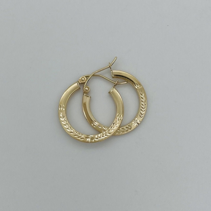 G41ER 14K Gold Hoop Earrings 20mm.