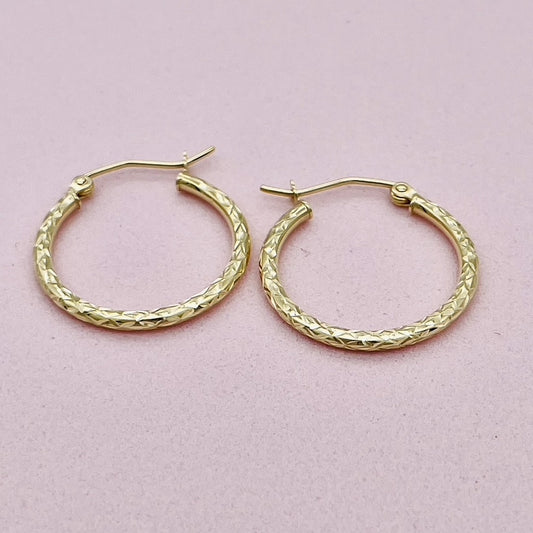 G143ER 14K Gold Hoop Earrings 1.5x20mm.