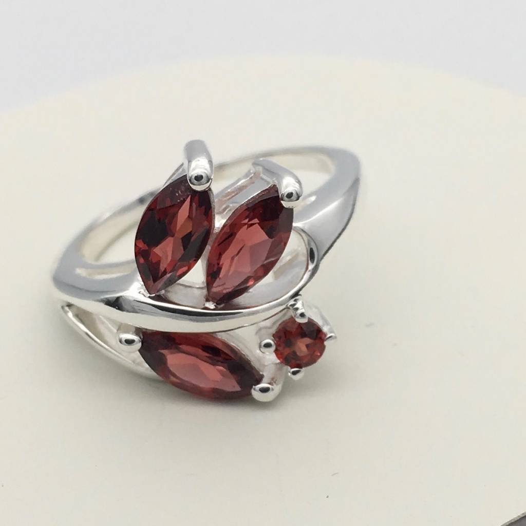 ST1347 Garnet Ring