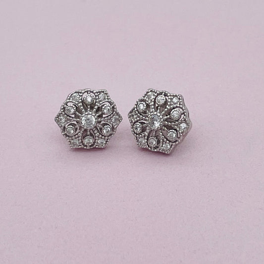 Z1596  12mm Flower Earrings