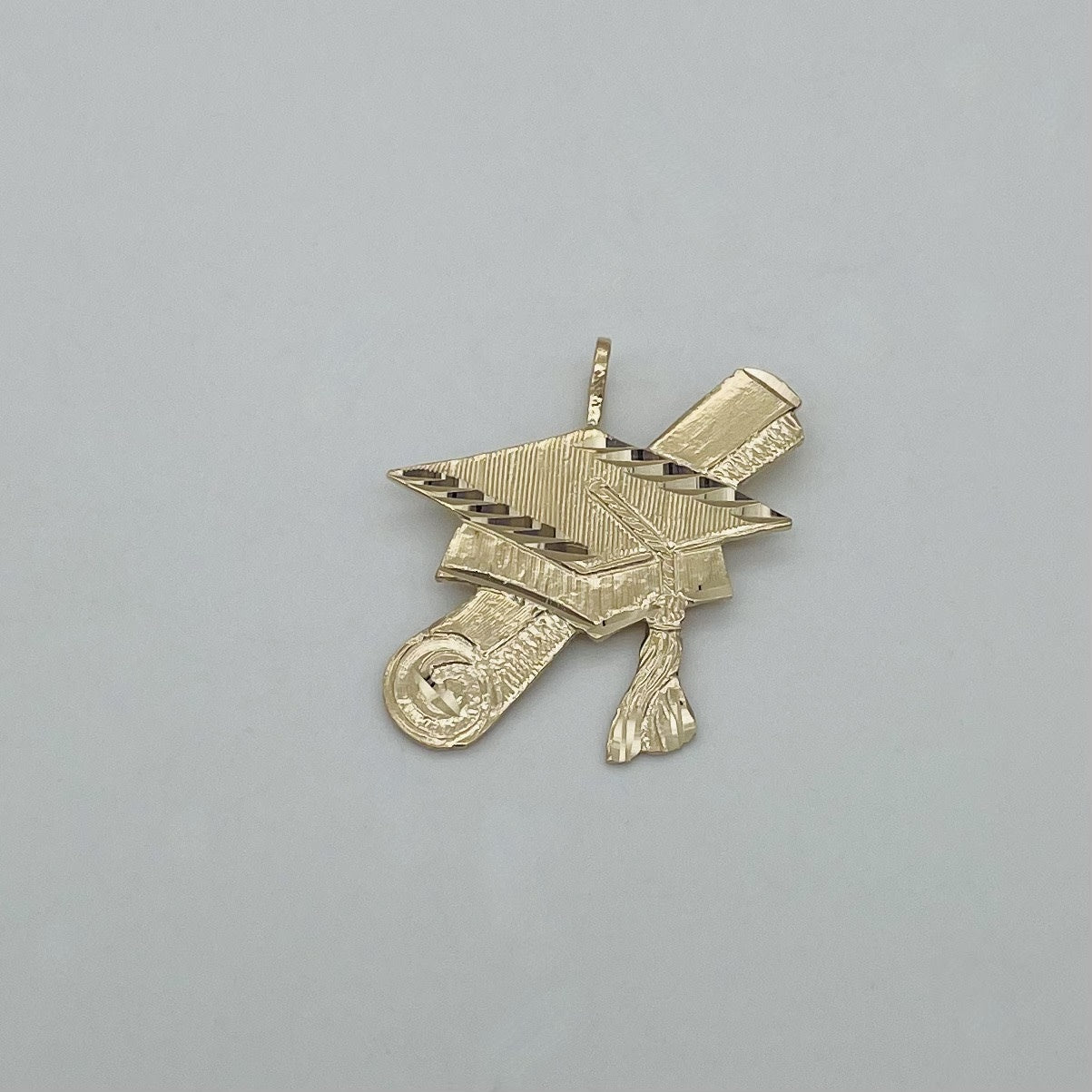 G173P 14K Gold Graduation Pendatn