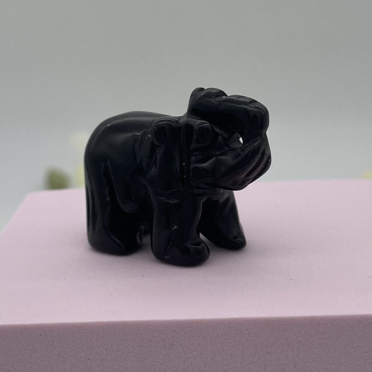 ST1518 Obsidian Elephant 1.5"