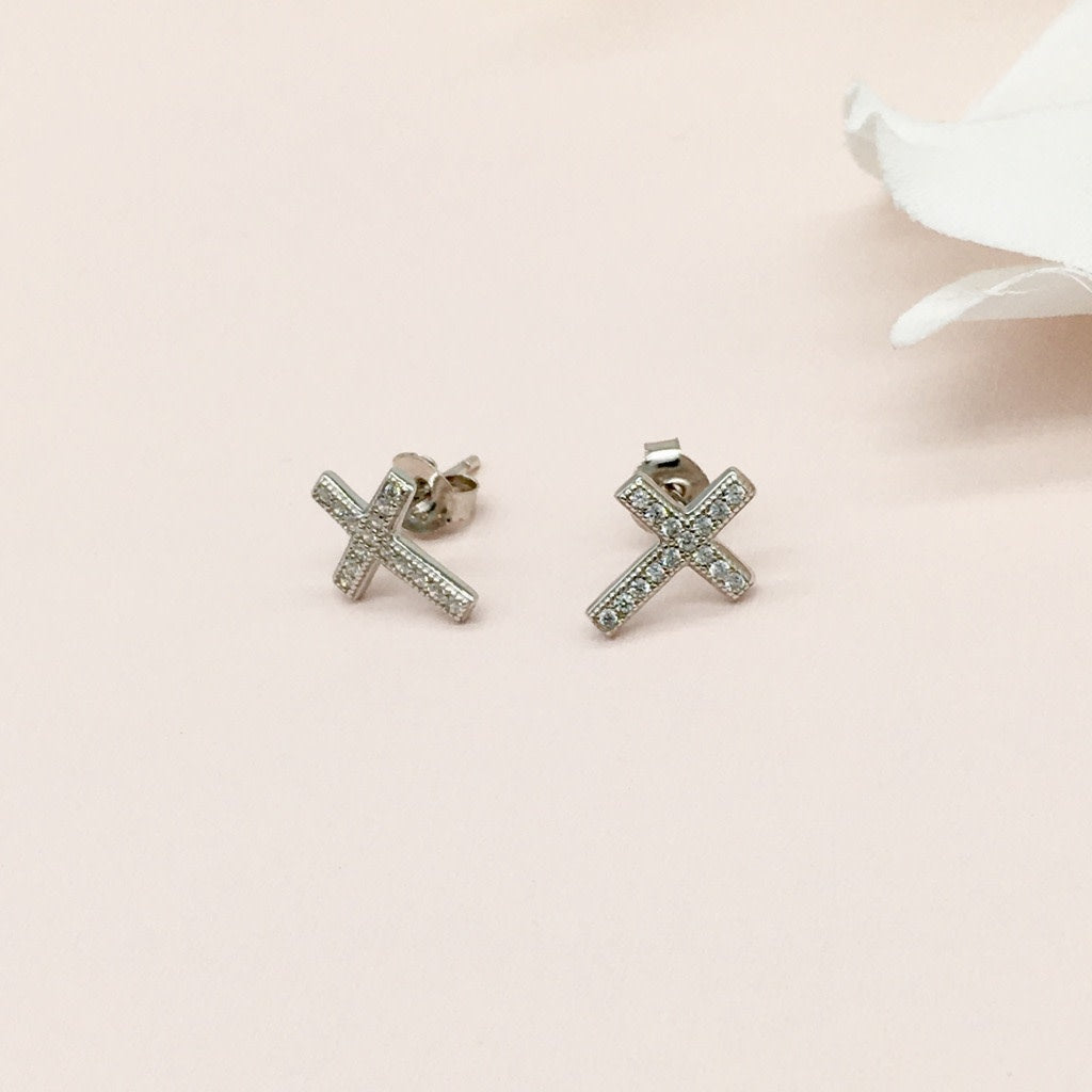 Z1389  12X9mm. Cross Earrings