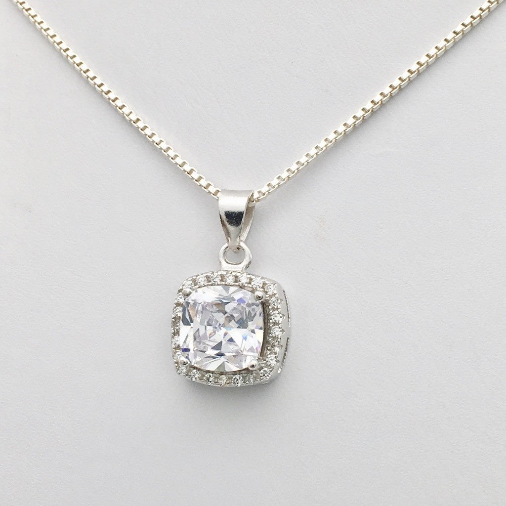 Z1257 18" Clear square  Necklace