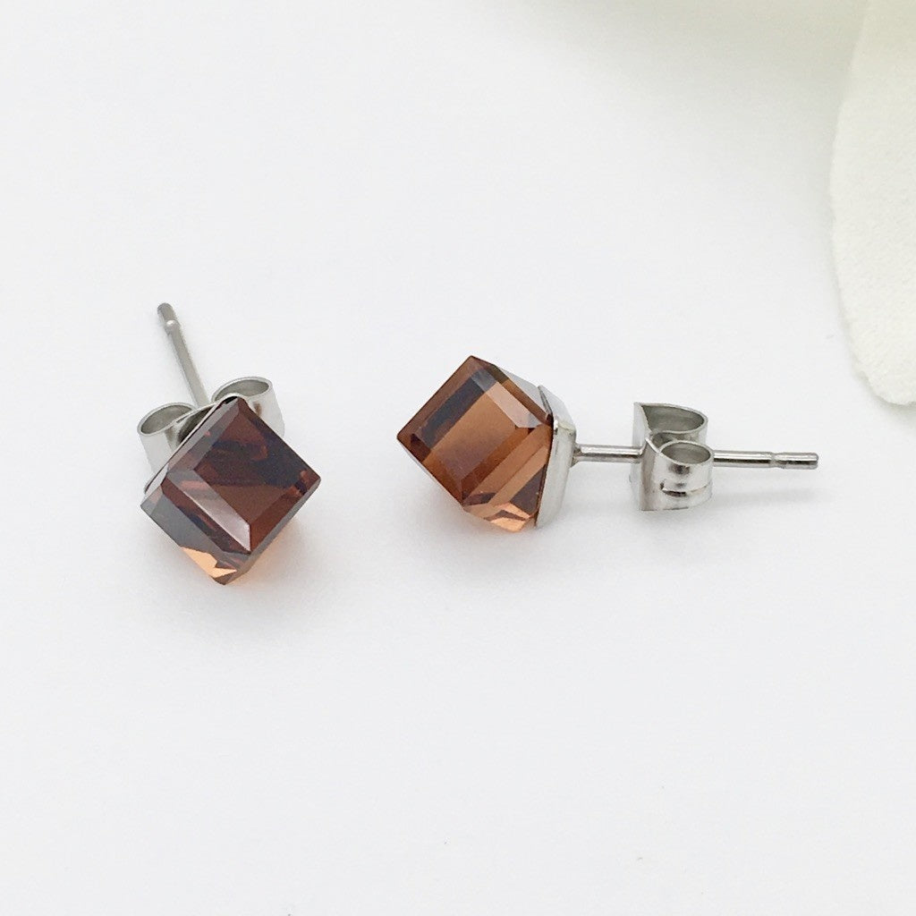 SS954 6mm. Cube Earrings Brown