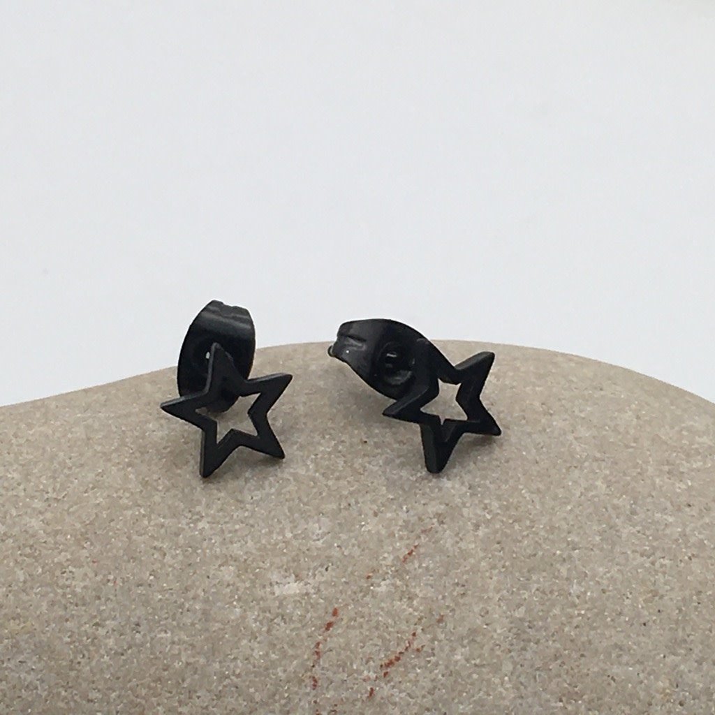 SS1489 7mm. Black star Earrings